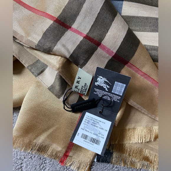 Burberry "Raspberry Sorbet Check" Scarf with Tags - Picture 4 of 12